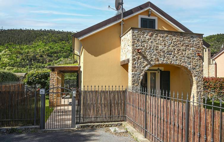 Location de vacances pour 6 personnes, avec terrasse et jardin à Cisano sul Neva - 3