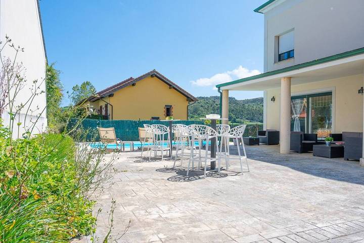 Chalet para 10 personas con piscina in Puente Arce, Piélagos