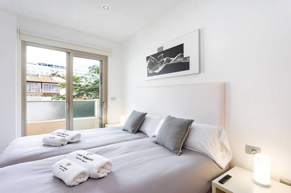 Entire apartment, Modern apartment with terrace and sea views in La Caleta, Adeje