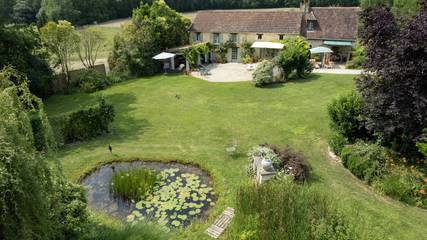 Gîte pour 2 personnes, avec terrasse ainsi que jardin et piscine, animaux acceptés en Dordogne