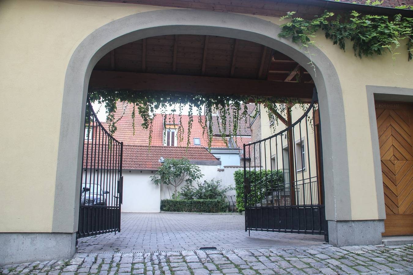 Ganze Wohnung, Appartment 'Weinstraße' mit Sitzgelegenheit im Innenhof und Wlan in Volkach, Fränkisches Weinland