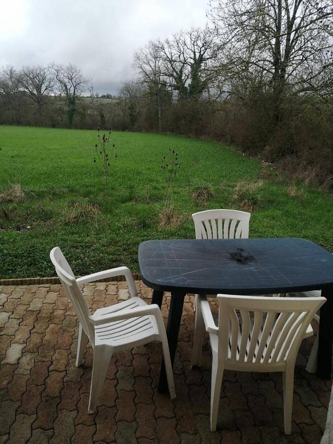 Gîte pour 2 personnes, avec vue et terrasse à Salles-la-Source - 2