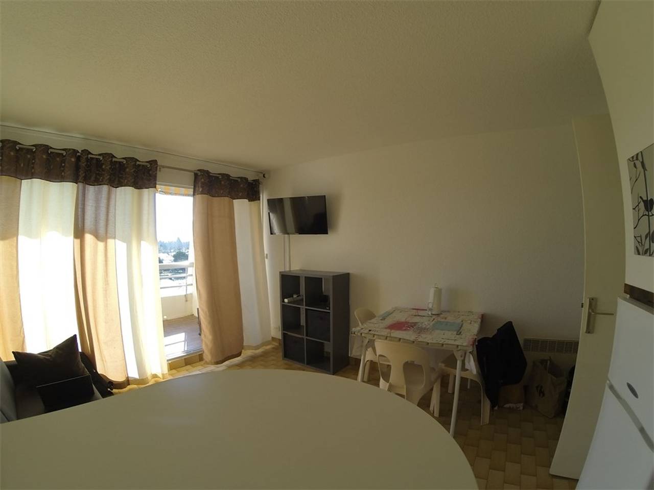 Entire studio, Charming A/C Studio with Terrace, Beautiful View, Private Parking - Sleeps 3 in Port Camargue, Le Grau-du-Roi