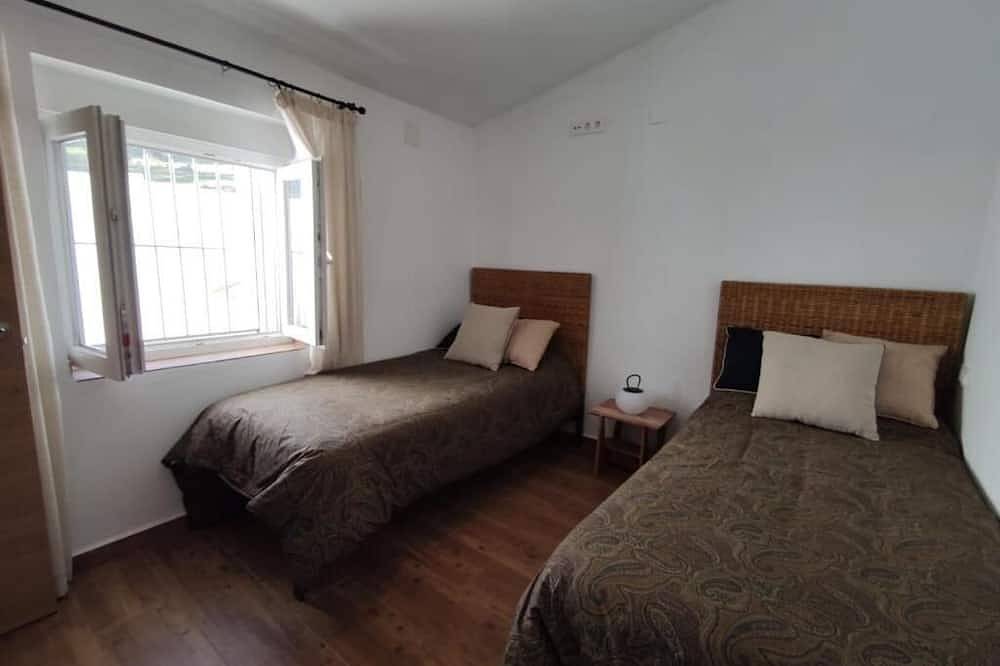 Cerro Luna House in Constantina, Sierra Morena