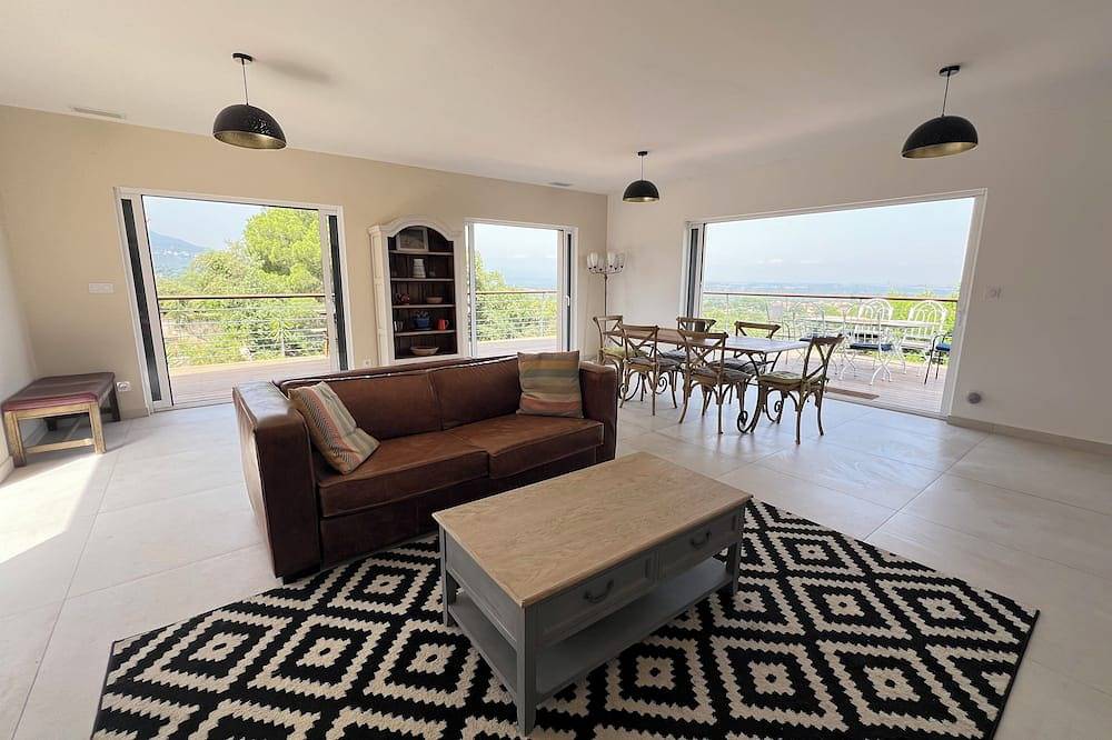 Spacious new villa with exceptional views in Sorède, Céret region