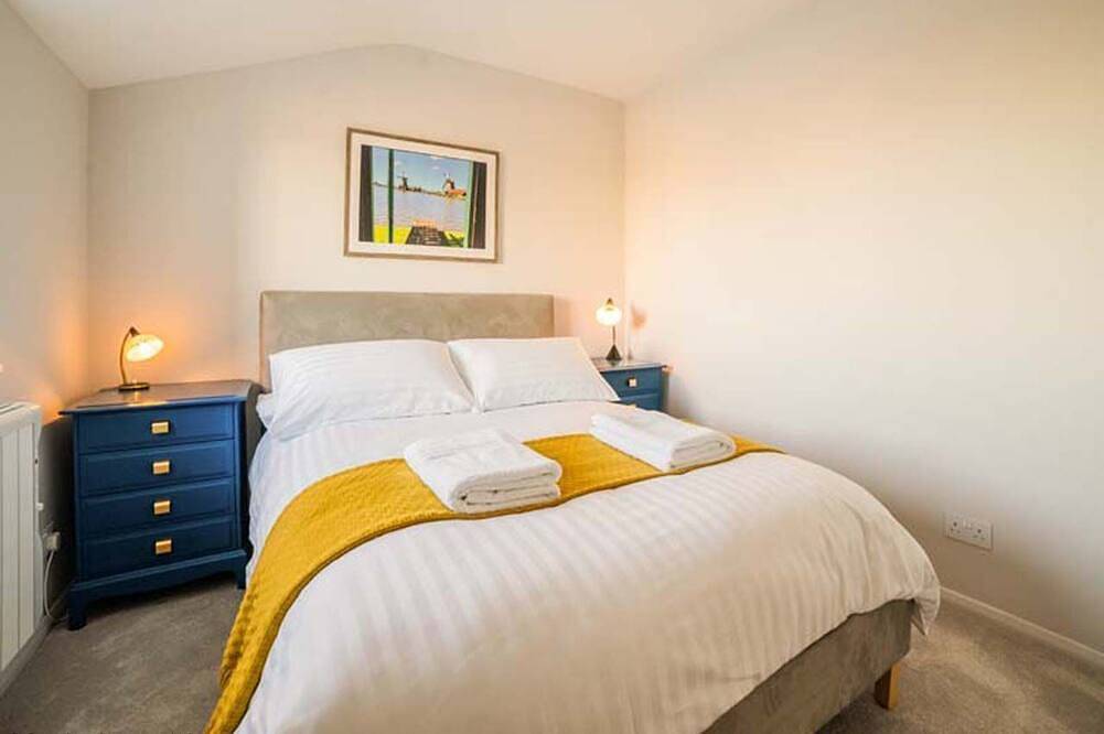 Rampart View -  a house that sleeps 6 guests  in 3 bedrooms in Gosport, Hampshire