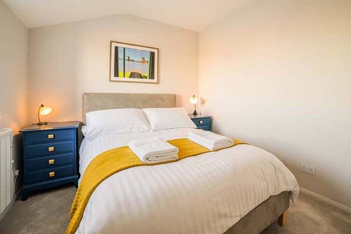 Rampart View -  a house that sleeps 6 guests  in 3 bedrooms in Gosport, Hampshire