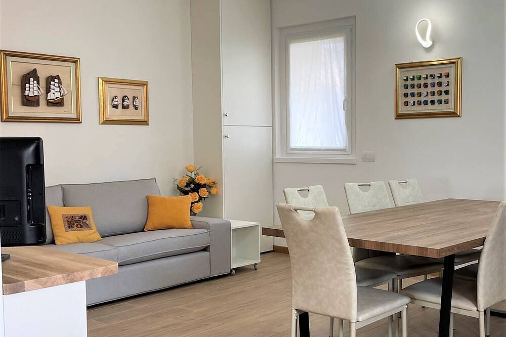 Ganze Wohnung, Happy Days mit Garten und Parkplatz in Intra (Verbania), Comune di Verbania