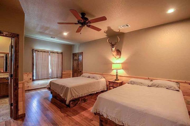 Vacation rental for 26 people, with hot tub in Concan