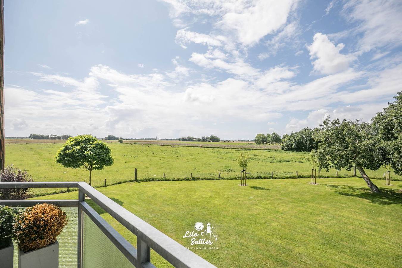 Ganze Wohnung, Komfortable Fewo Flora mit Balkon und ländlichem Ausblick in Westerdeichstrich in Westerdeichstrich, Dithmarschen