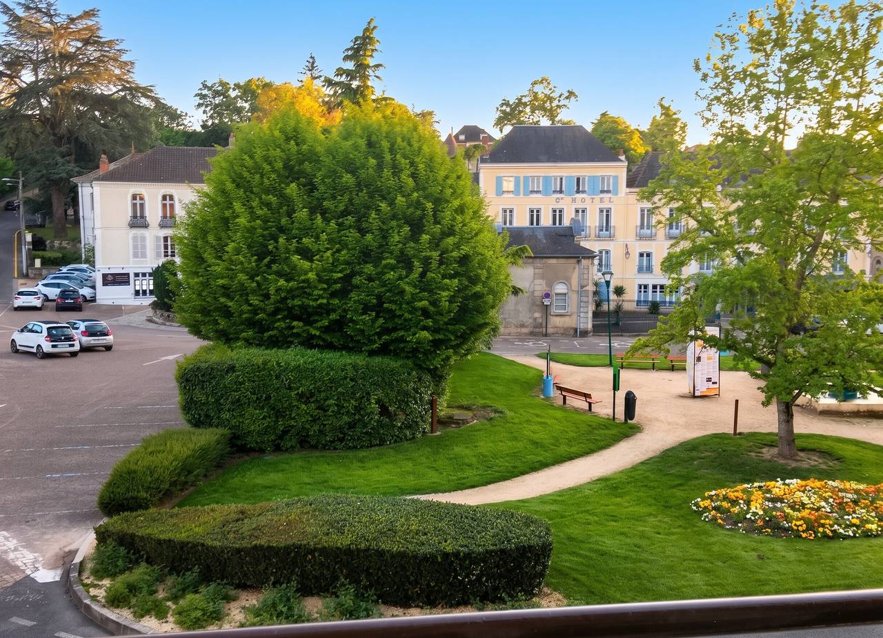 Ganze Wohnung, Komfortable Wohnung mit kostenlosem Parkplatz in Néris-les-Bains in Néris-les-Bains, Montluçon und Umgebung