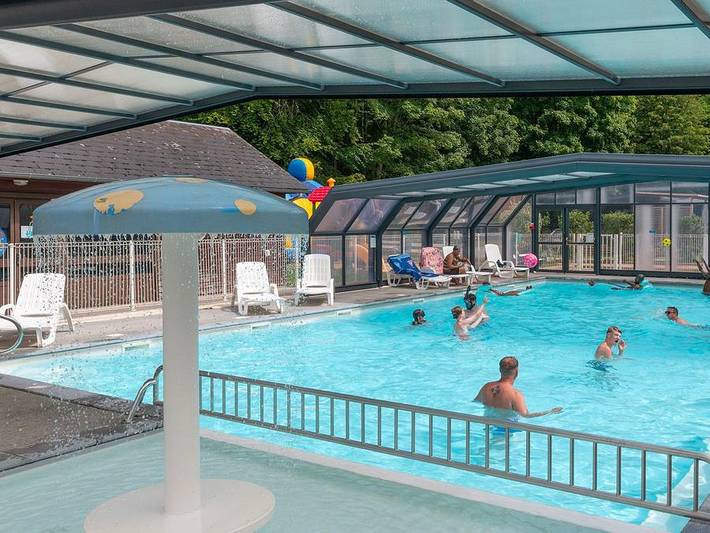 Mobil home pour 2 personnes, avec piscine ainsi que bassin pour enfant et terrasse, animaux acceptés - 1