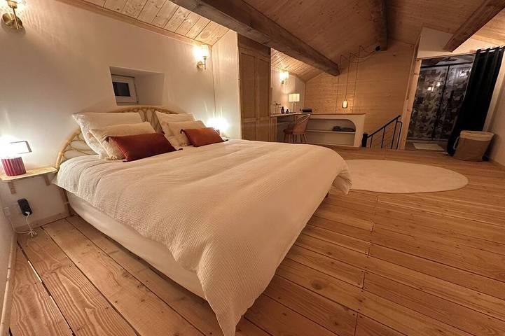 Location de vacances pour 2 personnes, avec jacuzzi ainsi que sauna et jardin à Saint-Étienne-de-Fontbellon - 3