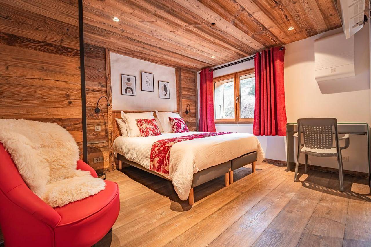 Chalet Charming Bed and Breakfast in Les Gets, Les Portes du Soleil
