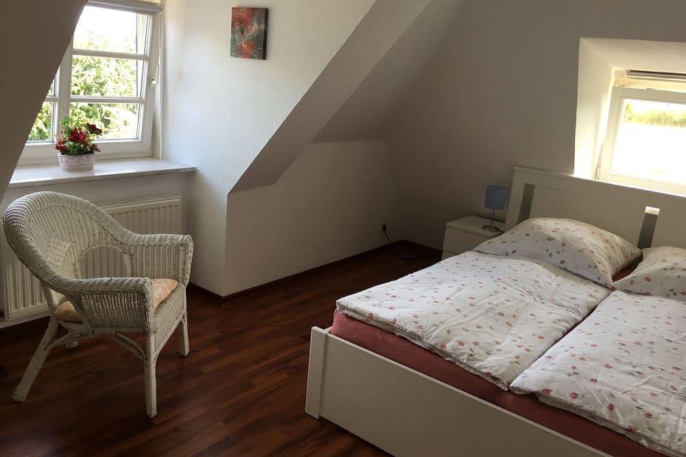 Gemütliche Reetdachkate in Mitten der Natur in Taarstedt, Grünes Binnenland