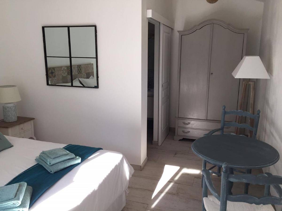 Double Room with Pool View in Saint-Rémy-de-Provence, Région d'Arles