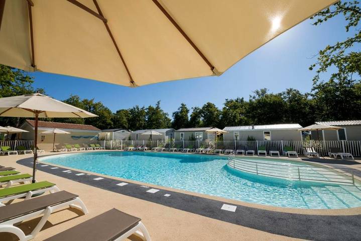 Camping für 6 Personen, mit Terrasse und Garten sowie Pool in Royan