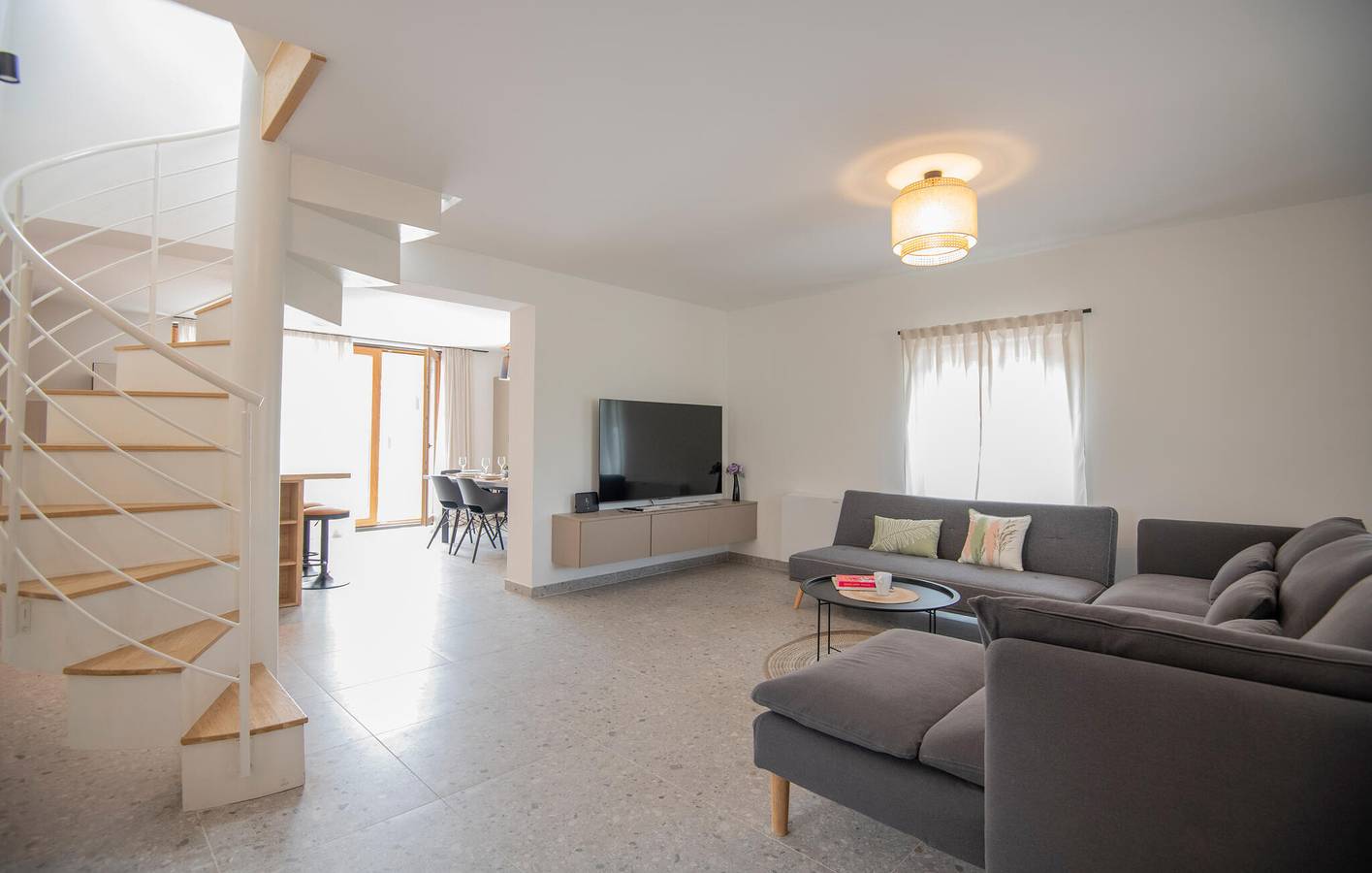 Gemütliche 2-Zimmer-Wohnung mit Terrasse, WLAN und Parkplatz in Vrgorac, 1 km vom Zentrum entfernt in Makarska Riviera