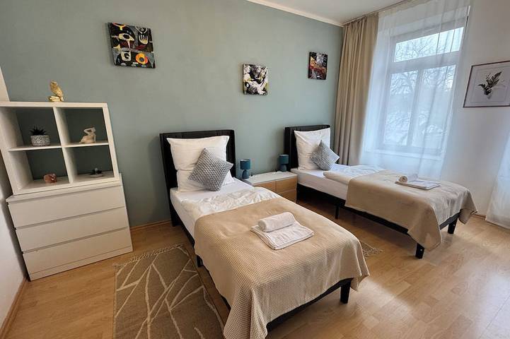 Ganze Wohnung, Arminos Large Group Apartment- 3 Zimmer & 2 WCs in Chemnitz, Chemnitz und Umgebung