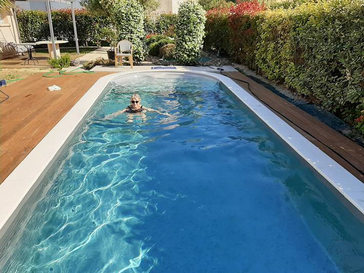Gîte pour 3 personnes, avec jacuzzi et jardin ainsi que terrasse et piscine à Pouzolles