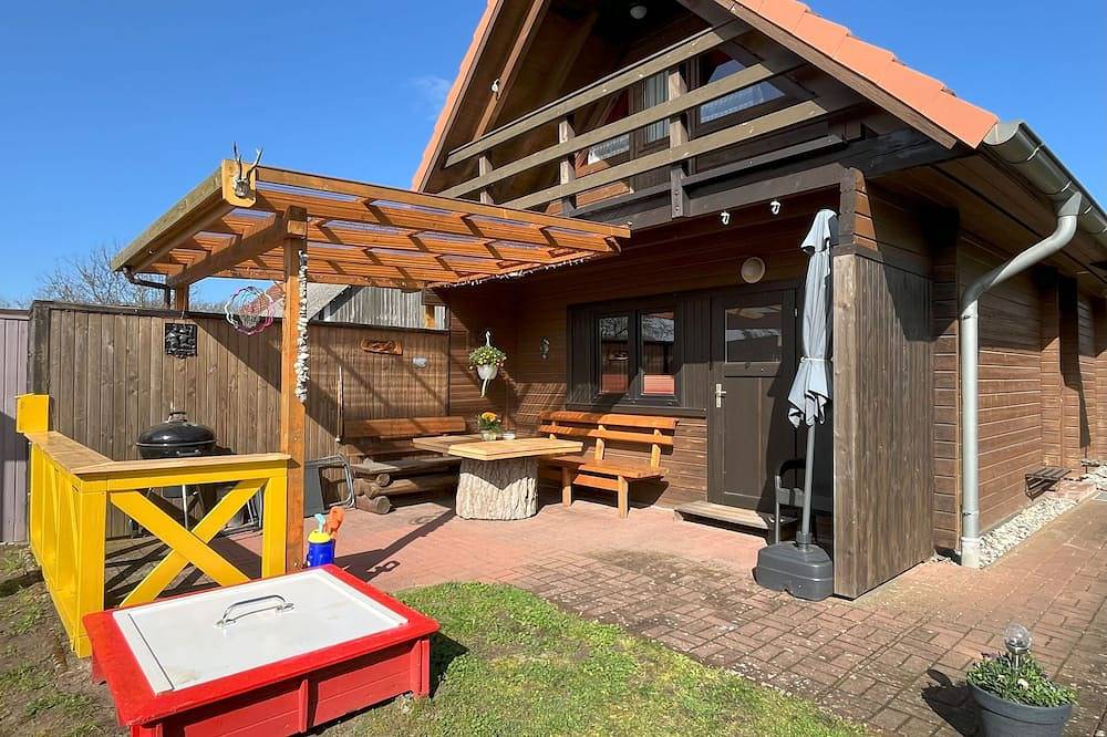 Ganze Wohnung, Holz-Ferienhaus Mechelsdorf nahe Ostseebad Kühlungsborn - 3-Raum-Holzhaus mit in Mechelsdorf, Bastorf