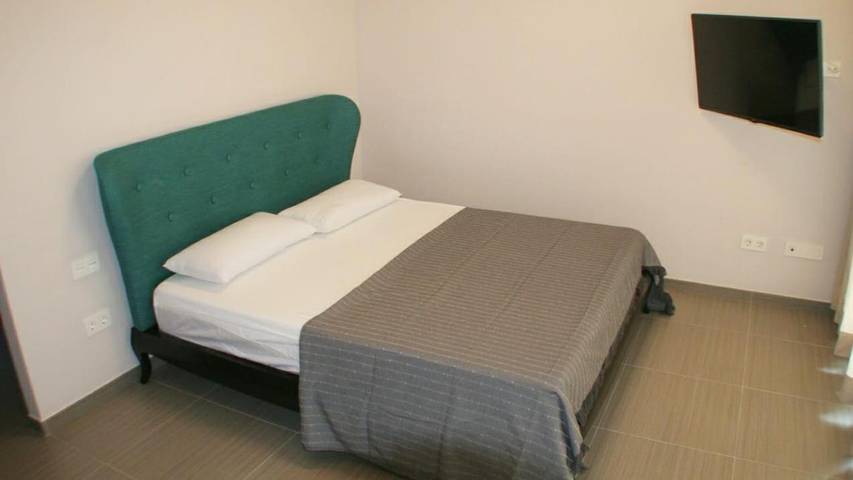 Villa pour 8 personnes, avec terrasse ainsi que vue et piscine, animaux acceptés à Cambrils - 3