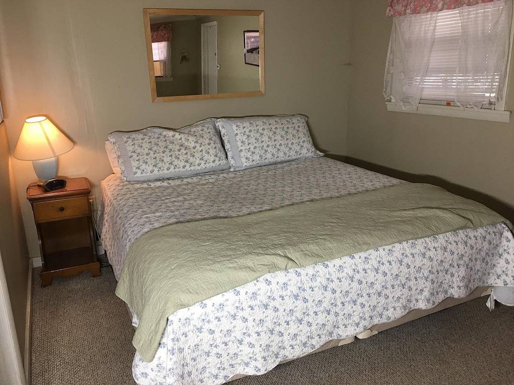 Stoney Fork Paradies auf dem Creek!- Eigene Hot Tub, Kamin, Romantisch, Kostenloses Wifi, Haustiere erlaubt in Blue Ridge Parkway, Buncombe County