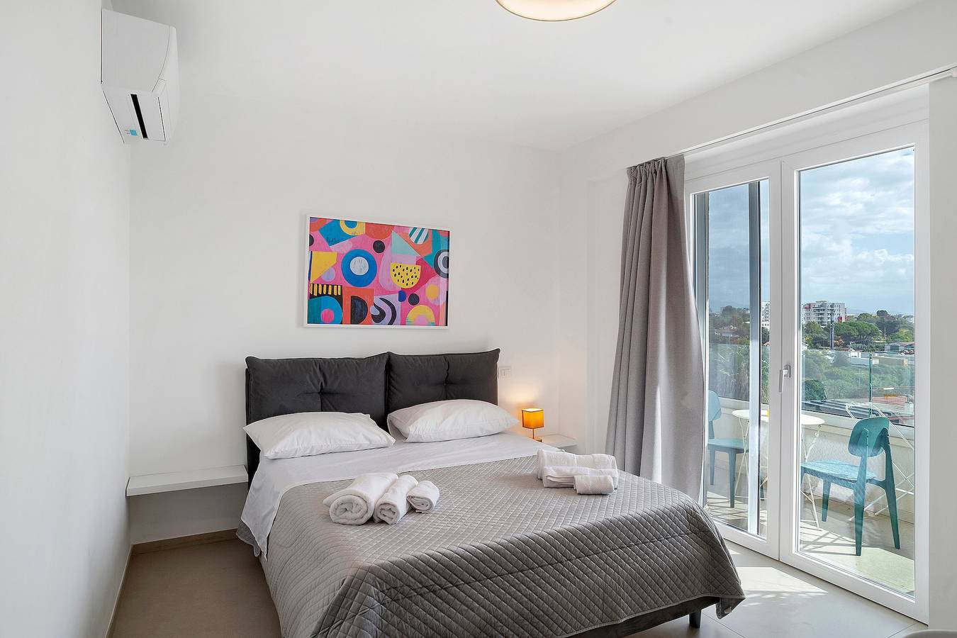 Camera 2 - Matrimoniale con Bagno Esterno Privato, Vista Mare Laterale, Wi-Fi e aria condizionata in Salerno, Costa tirrenica Campania