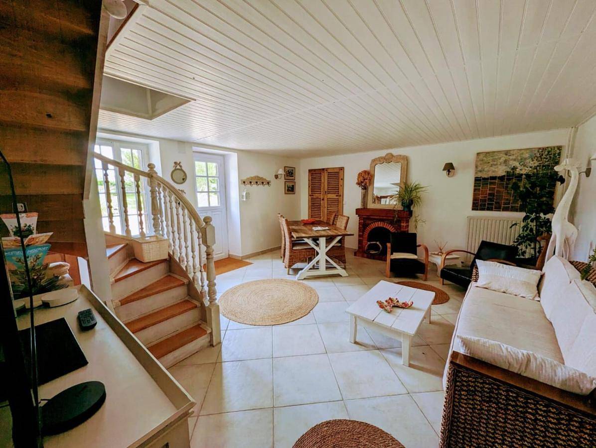 Appartement de vacances entier, Double Room with Garden View in Chaillé-sous-les-Ormeaux, Région de La Roche-sur-Yon