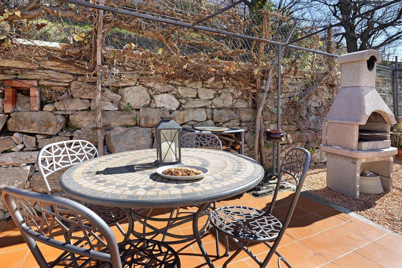 Geheel appartement, Appartement 'La Terrazza Del Tempo' met Uitzicht op de Bergen, Wifi en Airconditioning in Castelvecchio di Rocca Barbena, Riviera di Ponente