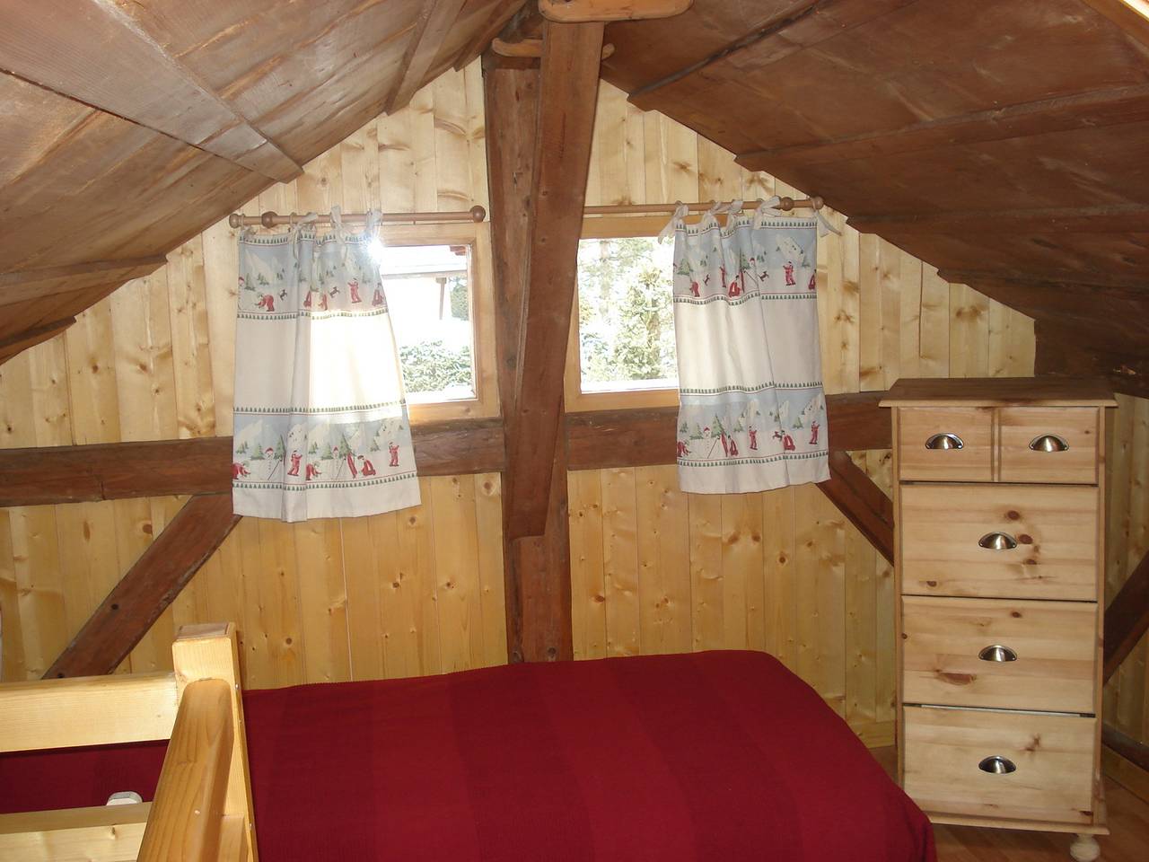 Chalet 'Petit De Charme' con vistas a la montaña, terraza privada y Wi-Fi in Samoëns, Region Bonneville
