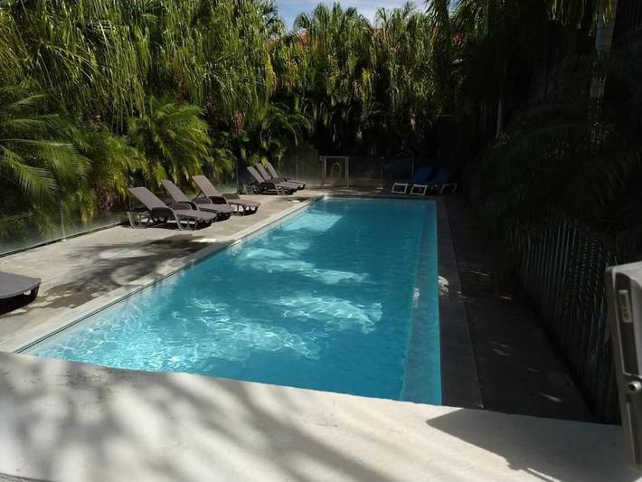 Gîte pour 5 personnes, avec piscine ainsi que jardin et vue dans Pointe Faula - 4