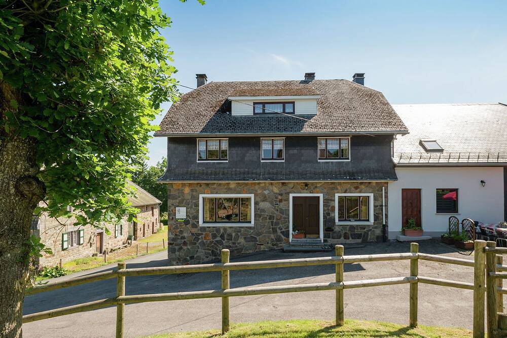 Geräumiges Ferienhaus mit großem Garten in Amel, Naturpark Hohes Venn