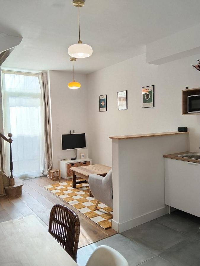 Location de vacances pour 5 personnes, avec jardin ainsi que piscine et jacuzzi dans Hiersac