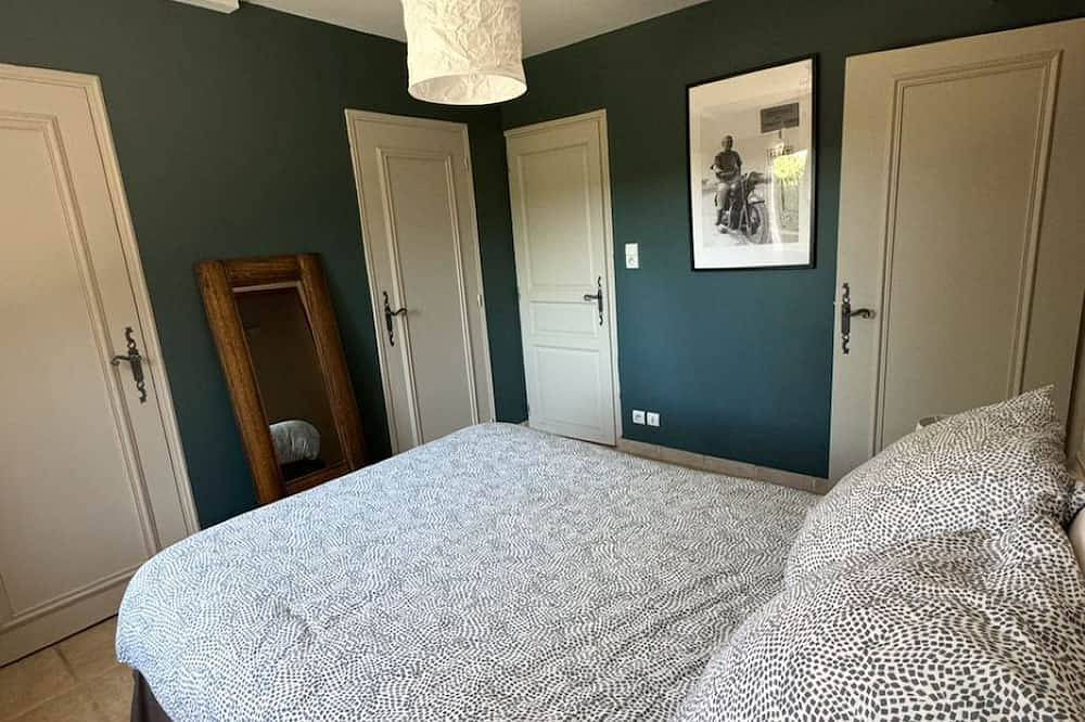 Entire apartment, Character apartment in Millau Creissels overlooking the Viaduct in Creissels, Parc naturel régional des Grands Causses