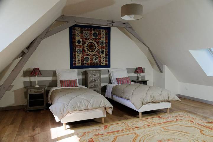 Location de vacances pour 8 personnes, avec jardin et piscine à Courdemanche - 3