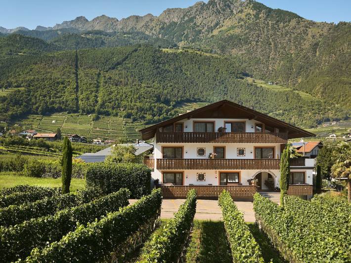 Ferienwohnung für 2 Personen, mit Garten und Ausblick in Algund