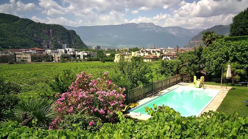 Privatzimmer für 4 Personen, mit Garten und Pool in Bozen