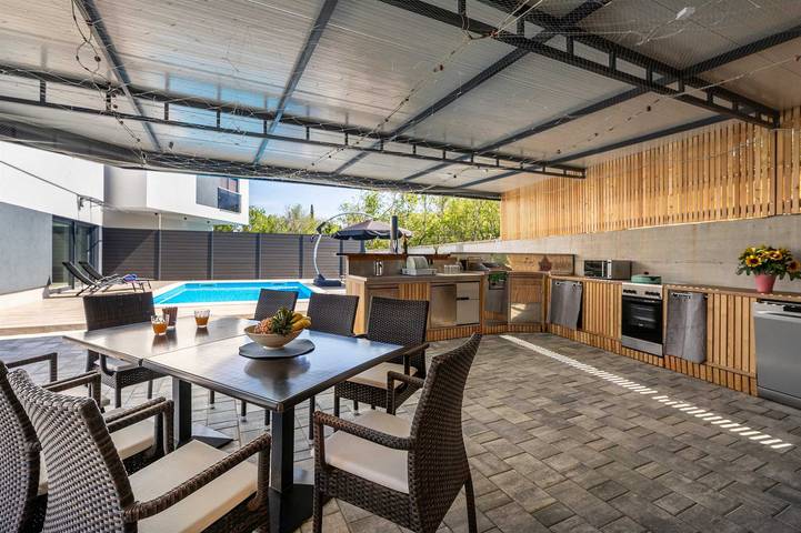 Villa pour 8 personnes, avec jardin et piscine à Klimno - 3