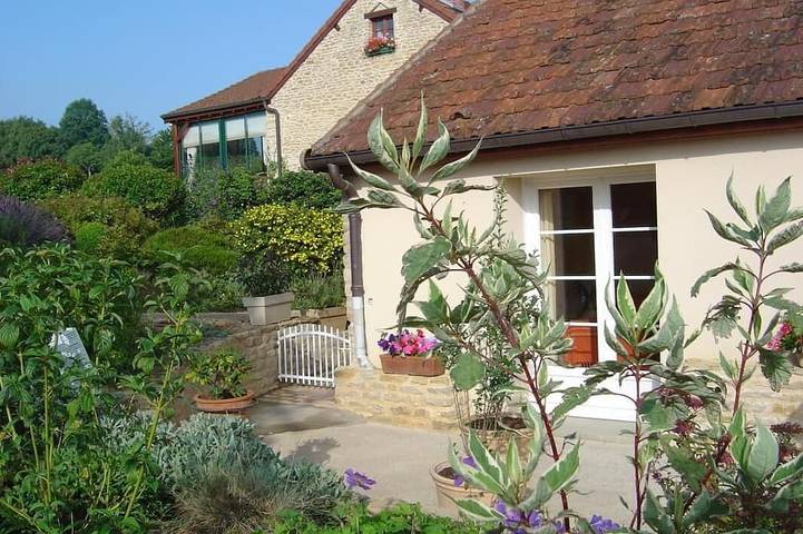 Location de vacances pour 4 personnes, avec jardin à Saint-Martin-du-Tartre