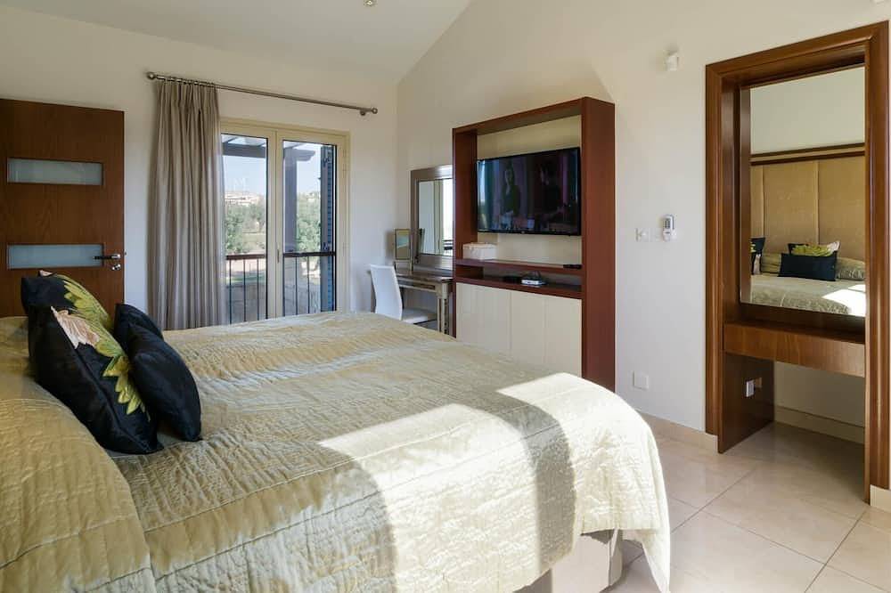 Villa 141 Rio - Cinq Chambres Villa, Couchages 10 in Kouklia Pafou, Chypre du Sud