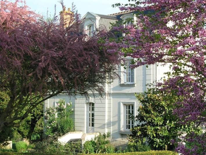 Chambre d’hôte pour 3 personnes, avec Terrasse et Jardin ainsi que Piscine et Vue
