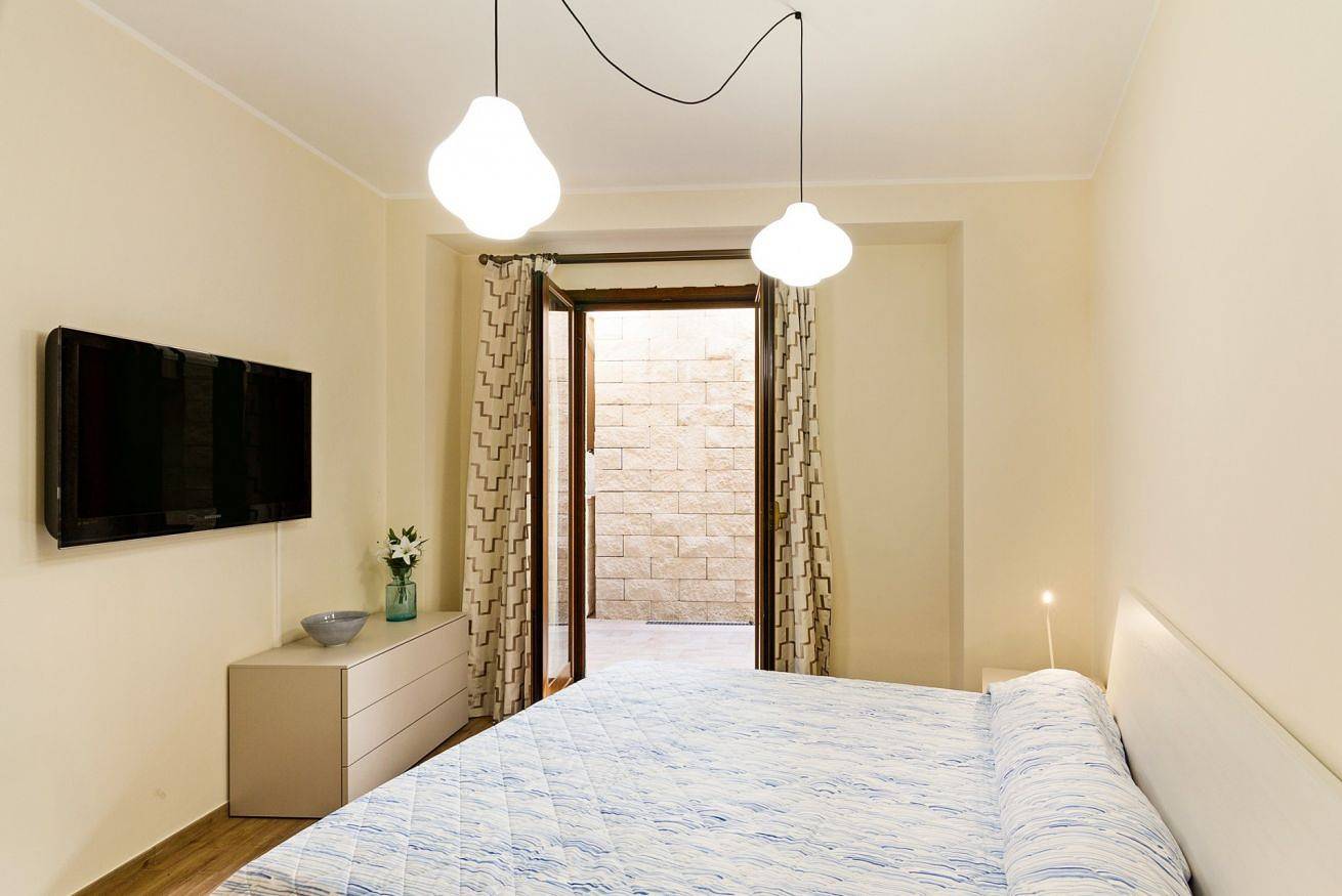 Entire apartment, Taormina Calipso Seaview Flat Private Parking in Taormina, Messina Province