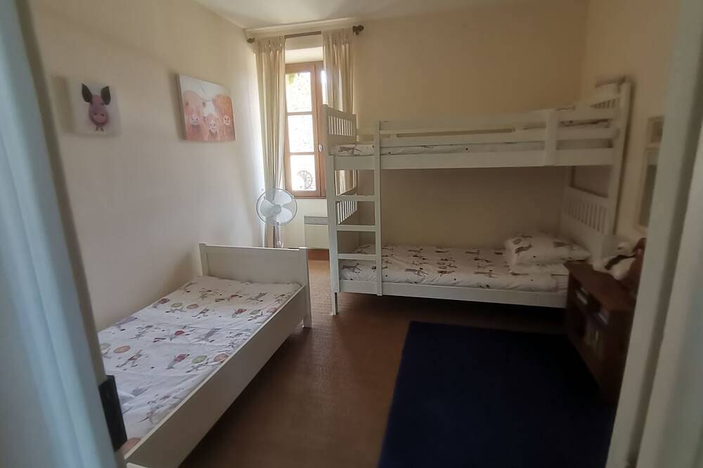 Gite tout confort pour 7 personnes avec terrasse et 2 piscines, in Marminiac, Quercy