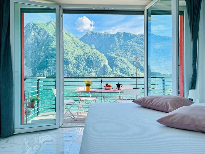 Ferienwohnung für 6 Personen, mit Ausblick und Seeblick sowie Garten