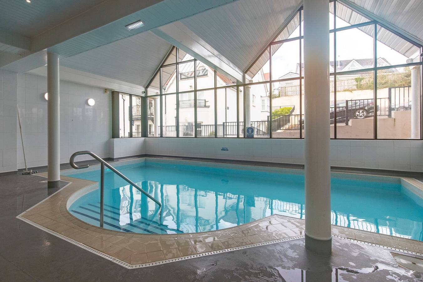 Appartement entier, 10 Mansion House - Indoor Pool, Sea Views, Gym in Tenby, Pembrokeshire