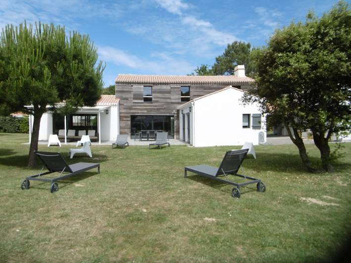 Location de vacances pour 8 personnes, avec terrasse et jardin dans Plage des Souzeaux