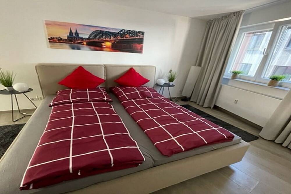 Entire apartment, Aparte & modern 1 Zkb City Apartments. Direct old town location & Dom! in Cologne, Rhineland
