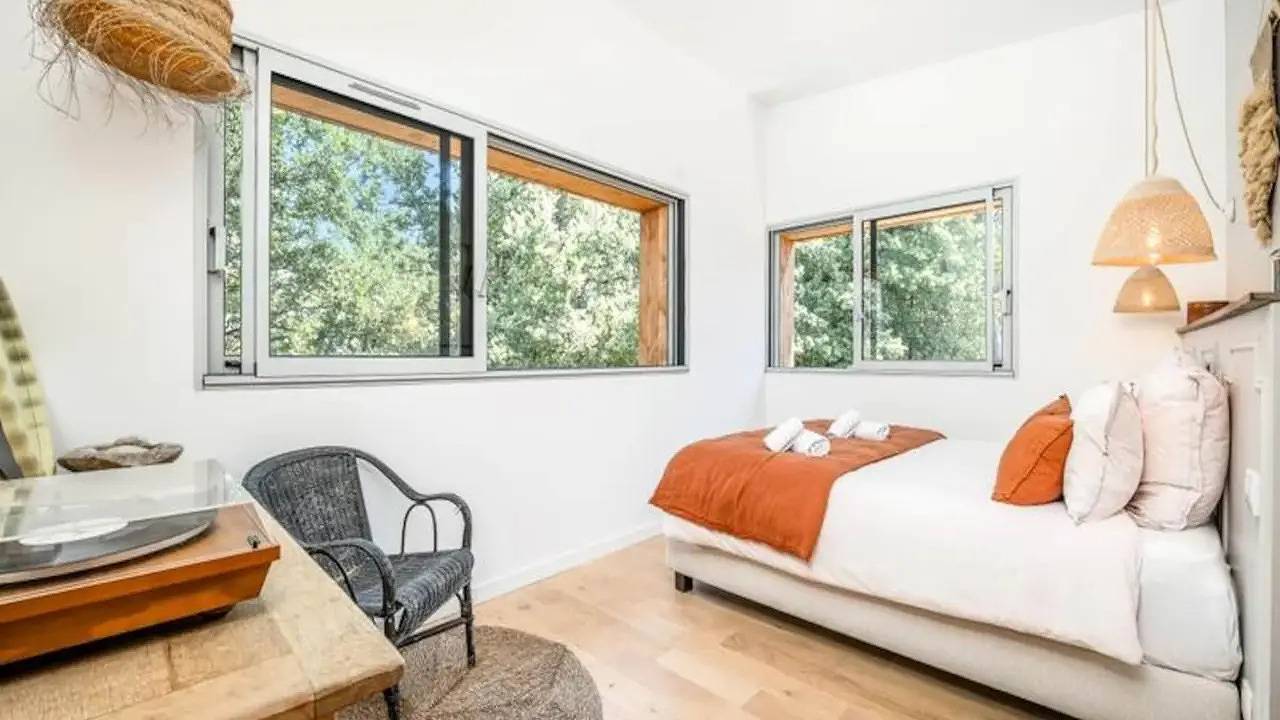 Entire holiday apartment, Holiday apartment for 7 people with pool in La Roque-d'Anthéron, Aix-en-Provence region