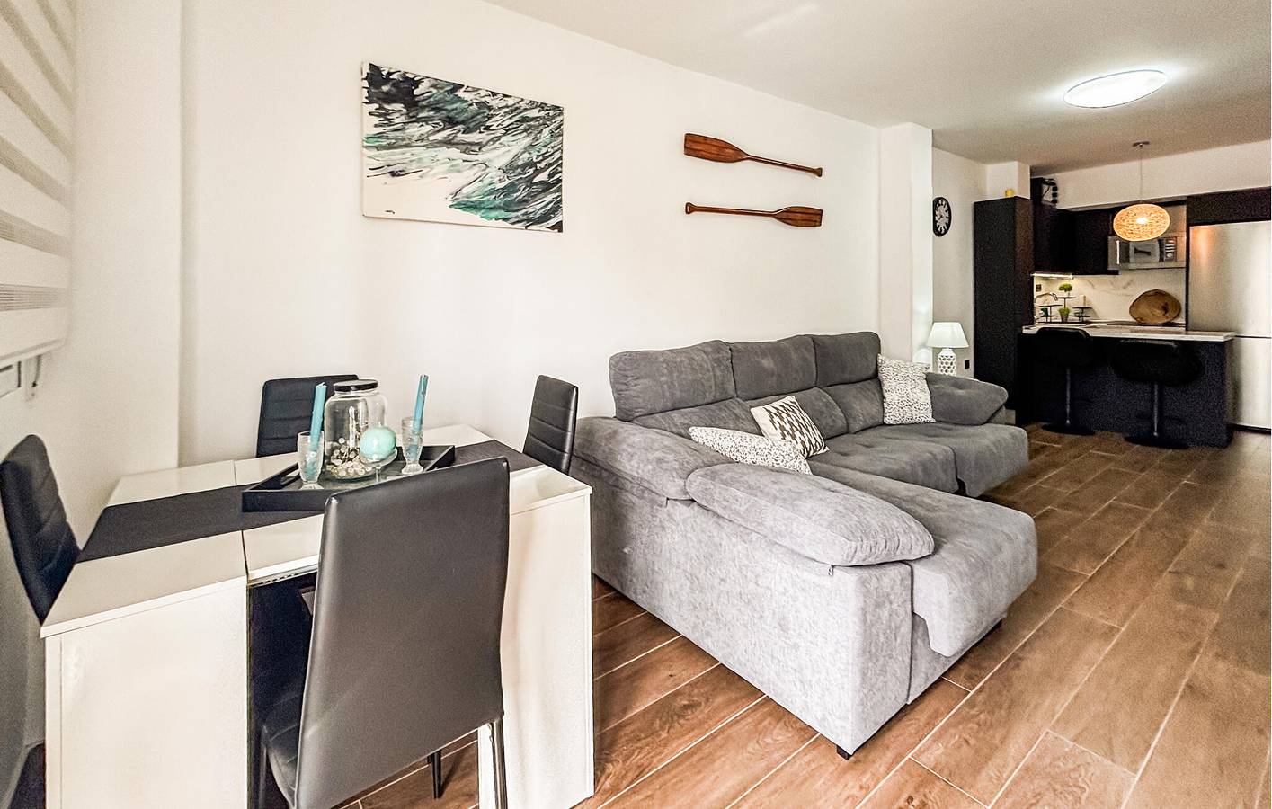 Entire holiday apartment, Sea View Apartment near Playa Punta Prima with Modern Amenities in Mar Azul Torrevieja, Torrevieja